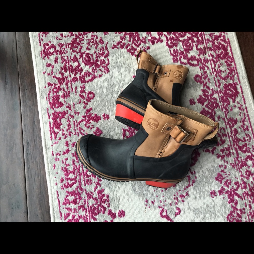 Sorel women’s boots size 9